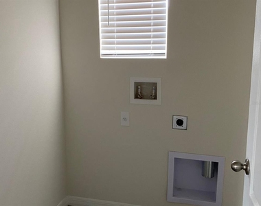 2306 Brassie Court - Photo Thumbnail 27