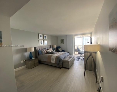 6423 Collins Ave - Photo Thumbnail 13