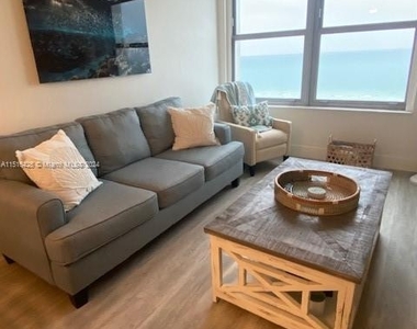 2899 Collins Ave - Photo Thumbnail 16