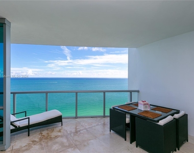 17121 Collins Ave - Photo Thumbnail 23