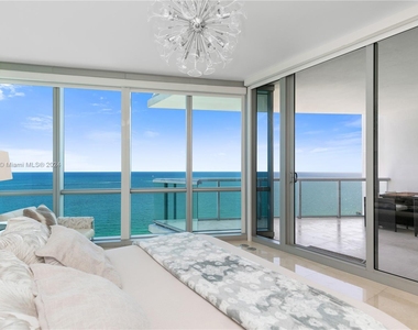 17121 Collins Ave - Photo Thumbnail 3