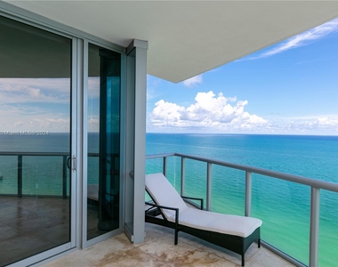 17121 Collins Ave - Photo Thumbnail 24