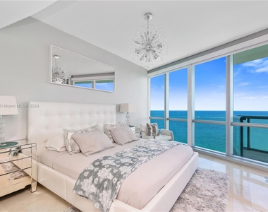 17121 Collins Ave - Photo Thumbnail 2