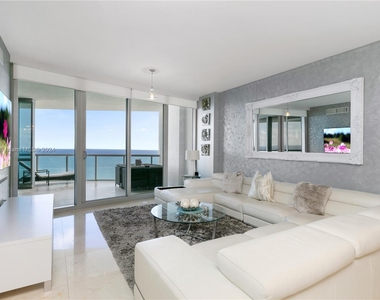 17121 Collins Ave - Photo Thumbnail 0