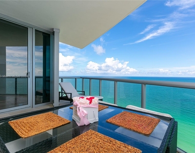 17121 Collins Ave - Photo Thumbnail 25