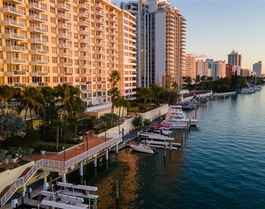 5600 Collins Ave - Photo Thumbnail 2