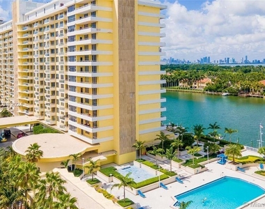 5600 Collins Ave - Photo Thumbnail 0