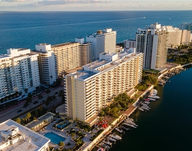 5600 Collins Ave - Photo Thumbnail 7