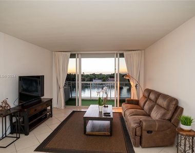 5600 Collins Ave - Photo Thumbnail 25