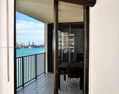 520 Brickell Key Dr - Photo Thumbnail 22