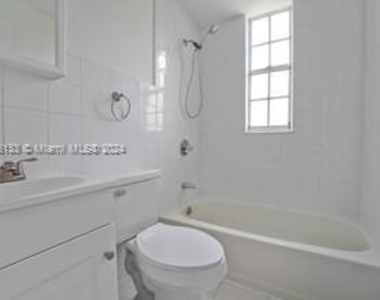 1051 Meridian Ave - Photo Thumbnail 4