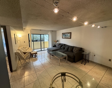 2924 Collins Avenue - Photo Thumbnail 5