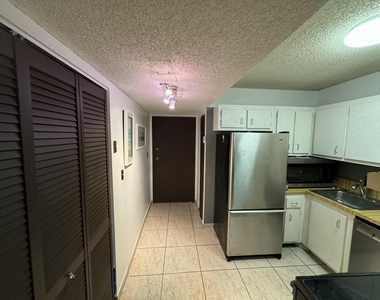 2924 Collins Avenue - Photo Thumbnail 2