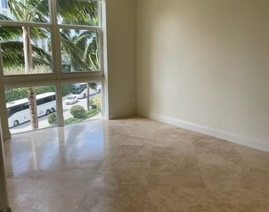 550 Okeechobee Boulevard - Photo Thumbnail 3