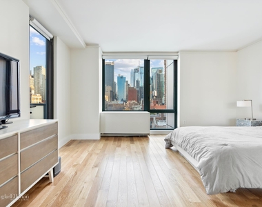 464 W 44th St - Photo Thumbnail 4