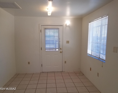 1217 N Tyndall Avenue - Photo Thumbnail 2