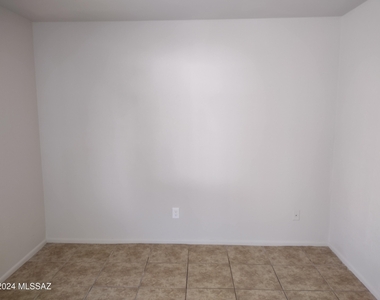 1287 N Walnut Boulevard - Photo Thumbnail 17