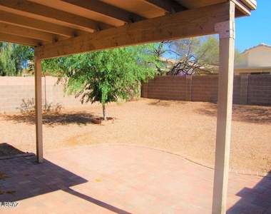 8832 N Mesquite Bluffs Place - Photo Thumbnail 14