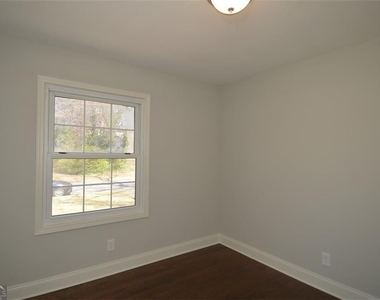 1760 Shawnee Place - Photo Thumbnail 10