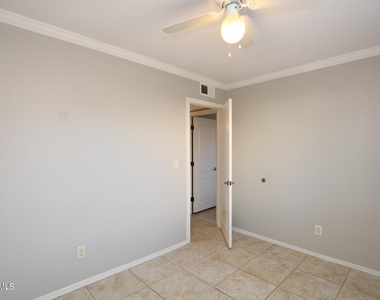 303 N Miller Road - Photo Thumbnail 4