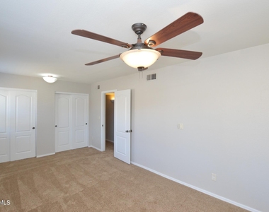 303 N Miller Road - Photo Thumbnail 18