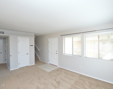 303 N Miller Road - Photo Thumbnail 7