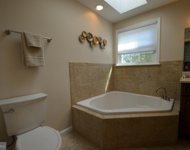 7538 Cross Gate Lane - Photo Thumbnail 11