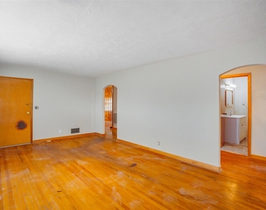 204 Rutherford Avenue - Photo Thumbnail 8