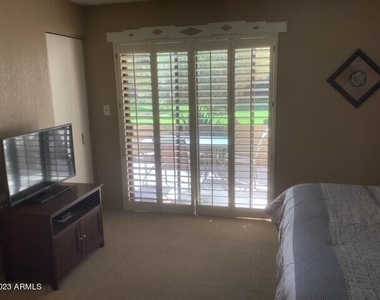 8649 E Royal Palm Road - Photo Thumbnail 12