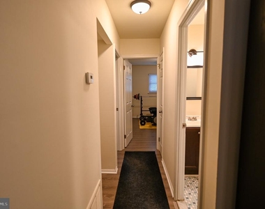 525 Corinthian Ave - Photo Thumbnail 11