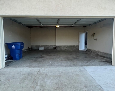 22106 Del Valle Street - Photo Thumbnail 24