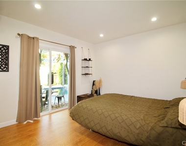 22621 Dolorosa Street - Photo Thumbnail 12