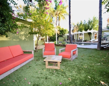 22621 Dolorosa Street - Photo Thumbnail 16