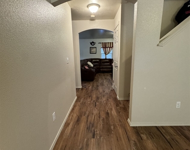 3403 North Anthem Avenue - Photo Thumbnail 18