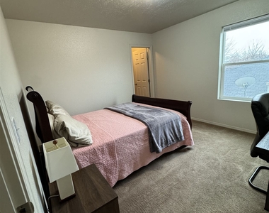 3403 North Anthem Avenue - Photo Thumbnail 12