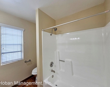 1055 S Mollison Ave - Photo Thumbnail 8