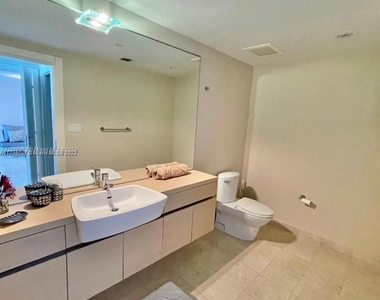 200 Biscayne Boulevard Way - Photo Thumbnail 12