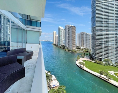 200 Biscayne Boulevard Way - Photo Thumbnail 0