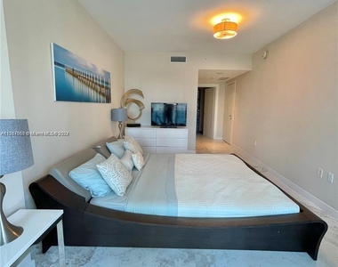 200 Biscayne Boulevard Way - Photo Thumbnail 5