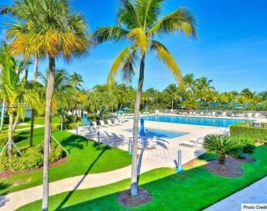 881 Ocean Dr - Photo Thumbnail 11