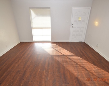 308 Talmage Circle - Photo Thumbnail 4