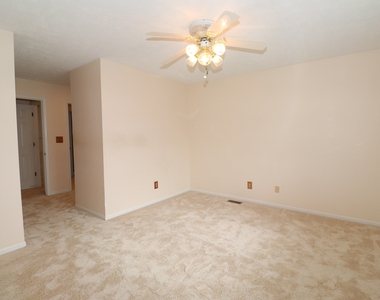 9523 Maple Way - Photo Thumbnail 15