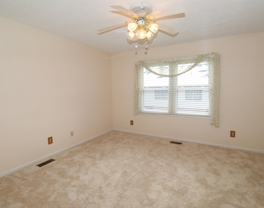 9523 Maple Way - Photo Thumbnail 14