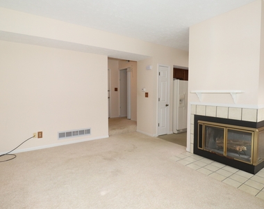 9523 Maple Way - Photo Thumbnail 5