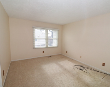 9523 Maple Way - Photo Thumbnail 17