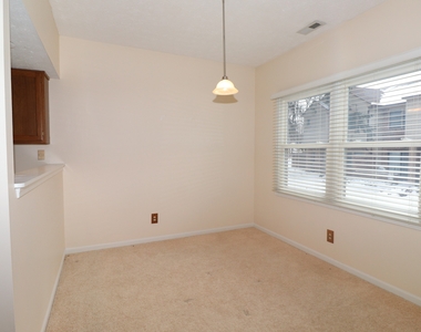 9523 Maple Way - Photo Thumbnail 6