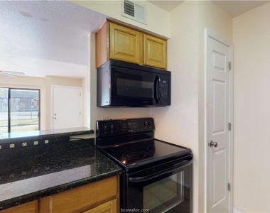 904 University Oaks - Photo Thumbnail 12