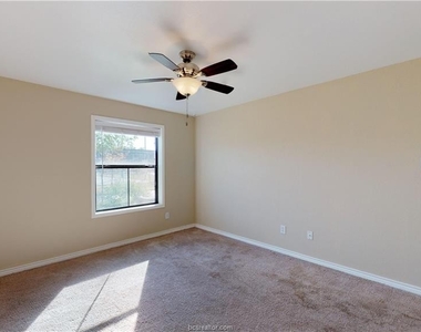 904 University Oaks - Photo Thumbnail 17