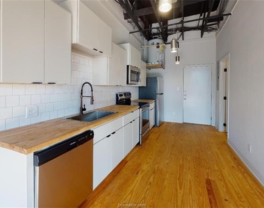 305 West 27th Street - Photo Thumbnail 7