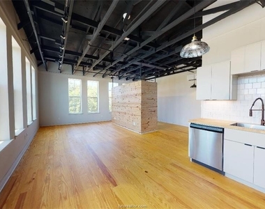 305 West 27th Street - Photo Thumbnail 1